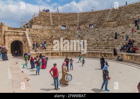 JERASH, JORDANIEN - 1. APRIL 2017: Ruinen des südlichen Theaters in Jerash, Jordanien Stockfoto