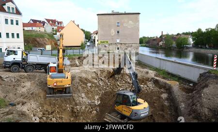 Vorbereitung eines Baugrundes für ein Mehrfamilienhaus Neubau an der Altstadtbrücke Bei Zgorzelec am 18.05.2021 Stockfoto