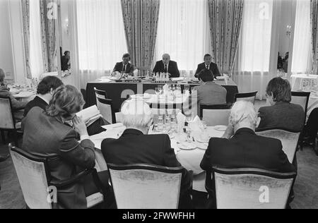 Auftrag Hollander en Van der Mey, Pressekonferenz Nationale Nederlanden, Übersicht, 6. Mai 1982, Pressekonferenzen, Niederlande, 20. Jahrhundert Presseagentur Foto, Nachrichten zu erinnern, Dokumentarfilm, historische Fotografie 1945-1990, visuelle Geschichten, Menschliche Geschichte des zwanzigsten Jahrhunderts, Momente in der Zeit festzuhalten Stockfoto