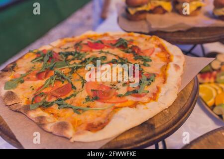 Buffettisch für ein Bankett, ein Sandwich und eine Pizza Stockfoto