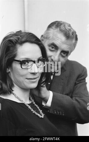 Auftragstelegraph: Nana Mouskouri, griechische Sängerin, 2. September 1963, Sänger, Niederlande, Presseagentur des 20. Jahrhunderts, Foto, Nachrichten zum erinnern, Dokumentarfilm, historische Fotografie 1945-1990, visuelle Geschichten, Menschliche Geschichte des zwanzigsten Jahrhunderts, Momente in der Zeit festzuhalten Stockfoto