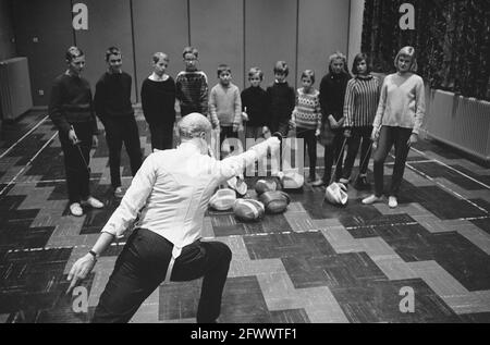 Zuweisungs-Telegraph. Fechtschule Tocato in Zandvoort, 8. Januar 1963, Fechten, Niederlande, 20. Jahrhundert Presseagentur Foto, Nachrichten zu erinnern, Dokumentarfilm, historische Fotografie 1945-1990, visuelle Geschichten, Menschliche Geschichte des zwanzigsten Jahrhunderts, Momente in der Zeit festzuhalten Stockfoto