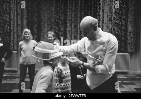 Zuweisungs-Telegraph. Fechtschule Tocato in Zandvoort, Januar 8 1963, Fechten, Niederlande, Foto der Presseagentur des 20. Jahrhunderts, News to remember, Dokumentarfilm, historische Fotografie 1945-1990, visuelle Geschichten, Menschliche Geschichte des zwanzigsten Jahrhunderts, Momente in der Zeit festzuhalten Stockfoto