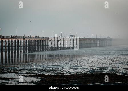 Southend Pier, der längste Pier der Welt, mit 1.34 Meilen oder 2.16 km bis in die Themse-Mündung, Southend-on-Sea, Essex, Großbritannien Stockfoto