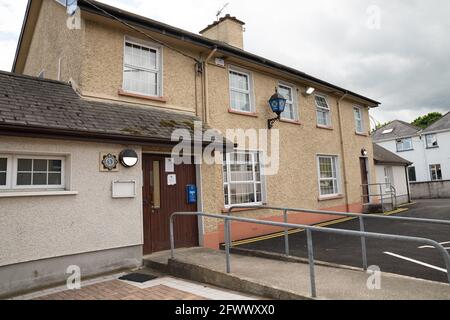 Ardee, County Louth, Irland, 17. Mai 2021. Frontansicht der Ardee Garda Station, lokale Polizeistation Stockfoto