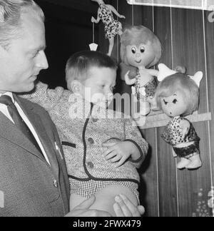 Alt und Neu auf der Messe Het Kind in Utrecht, 27. September 1965, KINDER, Niederlande, 20. Jahrhundert Presseagentur Foto, Nachrichten zu erinnern, Dokumentarfilm, historische Fotografie 1945-1990, visuelle Geschichten, Menschliche Geschichte des zwanzigsten Jahrhunderts, Momente in der Zeit festzuhalten Stockfoto