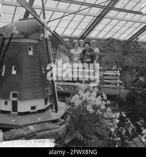 Eröffnung des Linneaushof durch den Botschafter Thailands. Während der Tour, am 28. März 1961, Tours, Niederlande, Foto der Presseagentur des 20. Jahrhunderts, zu erinnerende Nachrichten, Dokumentarfilm, historische Fotografie 1945-1990, visuelle Geschichten, Menschliche Geschichte des zwanzigsten Jahrhunderts, Momente in der Zeit festzuhalten Stockfoto