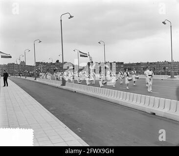 Eröffnung der neuen Amstel-Brücke durch Bürgermeister Dailly, Bürgermeister schneidet Band, 3. Juli 1954, WÄHRUNG, Eröffnungen, Niederlande, Foto der Presseagentur des 20. Jahrhunderts, zu erinnerende Nachrichten, Dokumentarfilm, historische Fotografie 1945-1990, visuelle Geschichten, Menschliche Geschichte des zwanzigsten Jahrhunderts, Momente in der Zeit festzuhalten Stockfoto