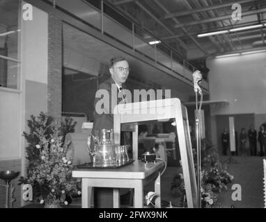 Eröffnung der neuen Glas- und Maschinenfabrik von Philips in Eindhoven durch Minister Prof. Dr. J. Zijlstra, 13. März 1958, Eröffnung, Niederlande, 20. Jahrhundert Presseagentur Foto, Nachrichten zu erinnern, Dokumentarfilm, historische Fotografie 1945-1990, visuelle Geschichten, Menschliche Geschichte des zwanzigsten Jahrhunderts, Momente in der Zeit festzuhalten Stockfoto