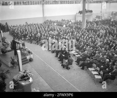 Eröffnung der neuen Glas- und Maschinenfabrik von Philips in Eindhoven durch Minister Professor Dr. J. Zijlstra, 13. März 1958, Openings, Niederlande, 20. Jahrhundert Presseagentur Foto, Nachrichten zu erinnern, Dokumentarfilm, historische Fotografie 1945-1990, visuelle Geschichten, Menschliche Geschichte des zwanzigsten Jahrhunderts, Momente in der Zeit festzuhalten Stockfoto