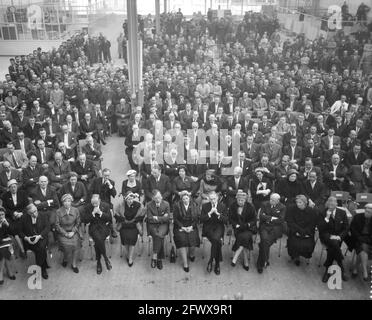 Eröffnung der neuen Glas- und Maschinenfabrik von Philips in Eindhoven durch Minister Professor Dr. J. Zijlstra, 13. März 1958, Openings, Niederlande, 20. Jahrhundert Presseagentur Foto, Nachrichten zu erinnern, Dokumentarfilm, historische Fotografie 1945-1990, visuelle Geschichten, Menschliche Geschichte des zwanzigsten Jahrhunderts, Momente in der Zeit festzuhalten Stockfoto