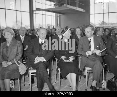 Eröffnung der neuen Glas- und Maschinenfabrik von Philips in Eindhoven durch Minister Professor Dr. J. Zijlstra, 13. März 1958, Openings, Niederlande, 20. Jahrhundert Presseagentur Foto, Nachrichten zu erinnern, Dokumentarfilm, historische Fotografie 1945-1990, visuelle Geschichten, Menschliche Geschichte des zwanzigsten Jahrhunderts, Momente in der Zeit festzuhalten Stockfoto