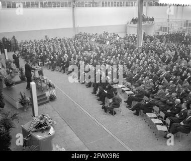 Eröffnung der neuen Glas- und Maschinenfabrik von Philips in Eindhoven durch den Minister Professor Dr. J. Zijlstra, 13. März 1958, Eröffnungen, Niederlande, Foto der Presseagentur des 20. Jahrhunderts, Nachrichten zur Erinnerung, Dokumentation, historische Fotografie 1945-1990, visuelle Geschichten, Menschliche Geschichte des zwanzigsten Jahrhunderts, Momente in der Zeit festzuhalten Stockfoto