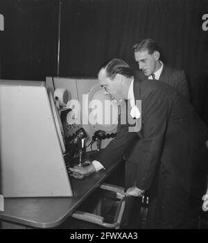 Eröffnung der Radarinstallation in IJmuiden von Prinz Bernhard, 1. november 1951, Radar, Niederlande, Foto der Presseagentur des 20. Jahrhunderts, Nachrichten zur Erinnerung, Dokumentarfilm, historische Fotografie 1945-1990, visuelle Geschichten, Menschliche Geschichte des zwanzigsten Jahrhunderts, Momente in der Zeit festzuhalten Stockfoto