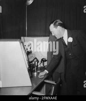 Eröffnung der Radarinstallation in IJmuiden von Prinz Bernhard, 1. November 1951, Radar, Niederlande, Foto der Presseagentur des 20. Jahrhunderts, Nachrichten zur Erinnerung, Dokumentarfilm, historische Fotografie 1945-1990, visuelle Geschichten, Menschliche Geschichte des zwanzigsten Jahrhunderts, Momente in der Zeit festzuhalten Stockfoto