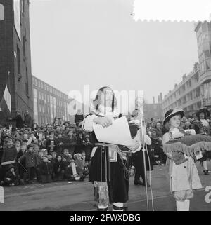 Eröffnung des Admiraals de Ruyterweg durch den Ratsherrn G. van t Hull, Admiral De Ruyter beim Lesen der Urkunde, 5. Februar 1960, Eröffnungen, Lesungen, Stockfoto