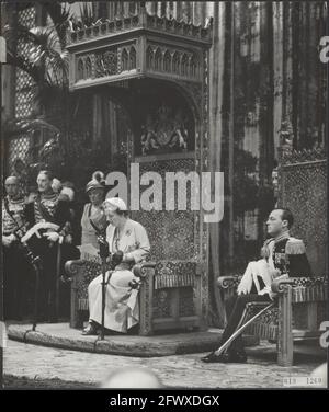 Eröffnung des Generalstaates im Ridderzaal in Den Haag. Königin Juliana liest die Rede vom Thron, 18. September 1951, Parlamente, das Netz Stockfoto