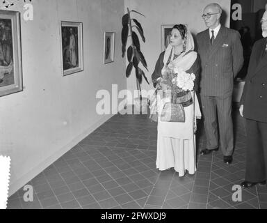 Eröffnung der Ausstellung des pakistanischen Malers Esmet Rahim im Royal Tropical Institute durch den pakistanischen Botschafter Begum Liaquat Ali Khan, Stockfoto