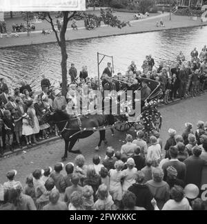 Purmerend 550 Jahre Stadt, Ring-kleben in traditioneller Tracht, 14. Juli 1960, RINGSTEKEN, Trachten, Niederlande, Foto der Presseagentur des 20. Jahrhunderts Stockfoto