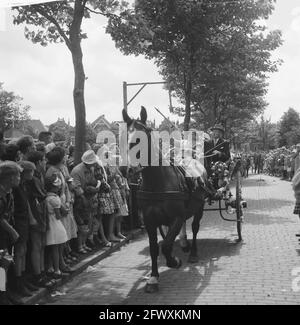 Purmerend 550 Jahre Stadt, Ringstechen in traditioneller Tracht, Juli 14 1960, RINGSTEKEN, Kostüme, Niederlande, Foto der Presseagentur des 20. Jahrhunderts, Stockfoto