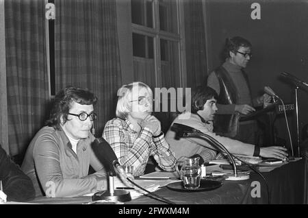 PvdEin Treffen des Amsterdamer Bezirks am fünften Ratsherrn; von links nach rechts Frau Van den Heuvel (Parteivorsitzender), Van Dijk (Bezirksvorsitzender) und von weit her Rig Stockfoto