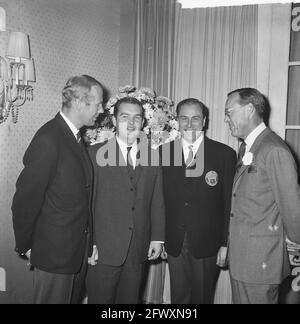 Racingteam Holland, Prinz Bernhard beim Mittagessen, von links nach rechts die Herren Slotemaker, Pon und Van Salingen und Prinz Bernhard, 17. Dezember 1964, RACI Stockfoto