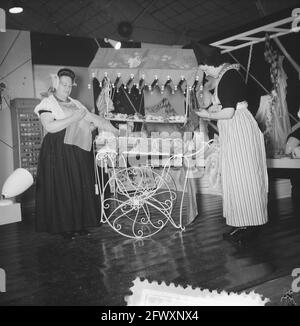 RAI Building textile fair Volendam und Walcheren auf der Messe, 23. Januar 1956, GEBÄUDE, Textilien, Niederlande, Foto der Presseagentur des 20. Jahrhunderts, Stockfoto