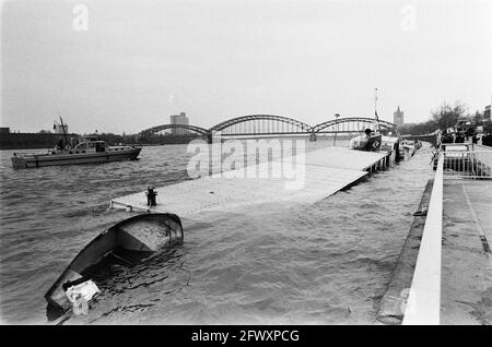 Katastrophe mit Hotelschiff Prinzessin Irene am Rhein bei Köln; das versunkene Schiff Prinzessin Irene, 19. April 1975, Katastrophen, Schiffe, Niederlande, 20 Stockfoto