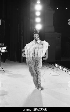 Silvestershow von Josephine Baker aufgenommen in Carre, 27. Dezember 1964, Shows, Niederlande, 20. Jahrhundert Presseagentur Foto, Nachrichten zu erinnern Stockfoto