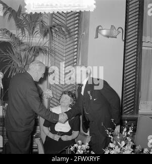 Empfang im Carlton Hotel in Amsterdam zu Ehren des Literaturwissenschaftlers Dr. Martin J. Premsela, der am 25. Januar 1956, 28. Januar 195, 60 Jahre alt wurde Stockfoto