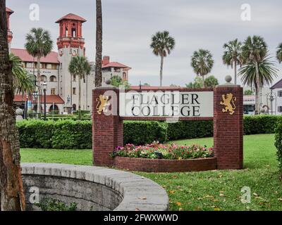 Flagler College Schild am Vordereingang der Universität in St. Augustine Florida, USA. Stockfoto