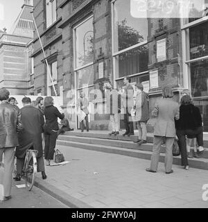 Protestaktion von Künstlern gegen fehlgeschlagene Kunst- und kulturpolitische Tapeten, 7. Juni 1969, ARTISTSAARS, Protestaktionen, Die Niederlande, 20. Jahrhundert Stockfoto