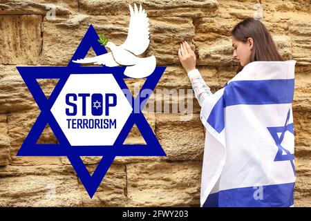 Frau mit der Flagge Israels in der Nähe der Klagemauer Stockfoto