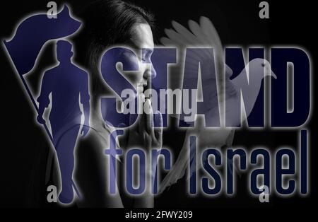 Betende Frau mit Taube und Text STEHEN FÜR ISRAEL auf Dunkler Hintergrund Stockfoto
