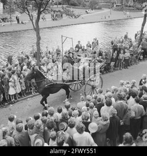 Purmerend 550 Jahre Stadt, Ringschild in traditioneller Tracht, 14. Juli 1960, RINGSTEKEN, Kostüme, Niederlande, Presseagentur des 20. Jahrhunderts, Foto, ne Stockfoto