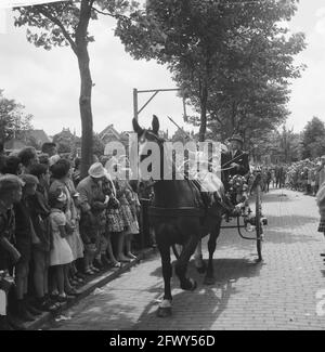 Purmerend 550 Jahre Stadt, Ringstechen in traditioneller Tracht, Juli 14 1960, RINGSTEKEN, Kostüme, Niederlande, Foto der Presseagentur des 20. Jahrhunderts, Stockfoto