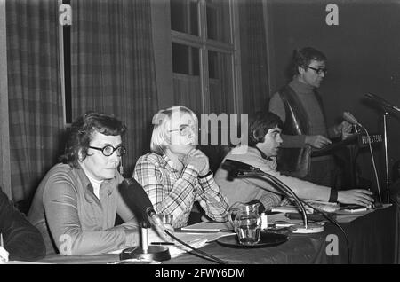 PvdEin Treffen des Amsterdamer Bezirks am fünften Ratsherrn; von links nach rechts Frau Van den Heuvel (Parteivorsitzender), Van Dijk (Bezirksvorsitzender) und von weit her Rig Stockfoto