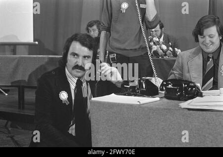 PvdA Kongress in Den Haag , Van der Louw am Telefon, 7. Oktober 1972, Kongresse, Niederlande, 20. Jahrhundert Presseagentur Foto, Nachrichten zu remembe Stockfoto