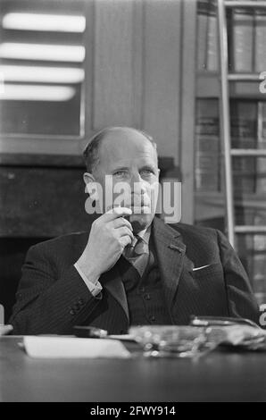 Radikale aus der KVP-Fraktion. Herr Van Doorn dankte während der Pressekonferenz als Parlamentsmitglied und Fraktionsmitglied am 27. Februar 1968, als Mitglieder der PA Stockfoto