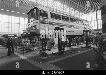 RAI autovak 1979; Bus im sogenannten Radhandlift, 26. März 1979, Autobusse, Ausstellungen, Aufzüge, Niederlande, Presseagentur des 20. Jahrhunderts Stockfoto