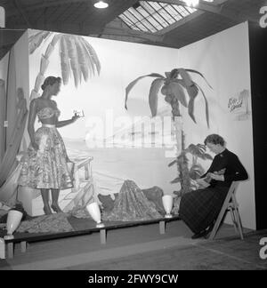 RAI Building textile fair Volendam und Walcheren auf der Messe, 23. Januar 1956, GEBÄUDE, TEXEL AUSSTELLUNGEN, Niederlande, Presseagenc des 20. Jahrhunderts Stockfoto