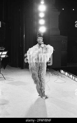 Silvestershow von Josephine Baker aufgenommen in Carre, 27. Dezember 1964, Shows, Niederlande, 20. Jahrhundert Presseagentur Foto, Nachrichten zu erinnern Stockfoto