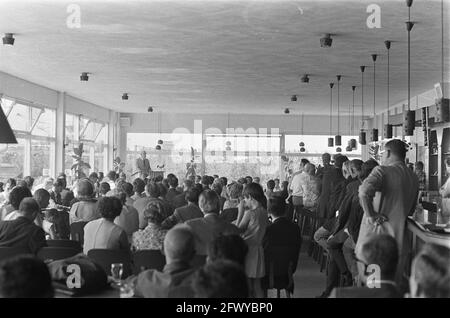 Empfang im Gebäude des Sportkomplexes Anlässlich der Eröffnung des Sportparks, 25. August 1968, Empfänge, Sportanlagen, die Stockfoto