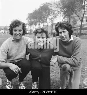 Leichtathletik in Rotterdam, links Nel Zwier, in der Mitte Tilly van der Zwaard und rechts Witz Bijleveld, 23. September 1962, ATLETIK, die N Stockfoto