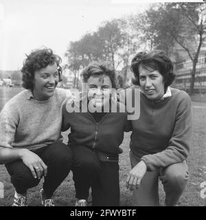 Leichtathletik in Rotterdam, links Nel Zwier , in der Mitte Tilly van der Zwaard und rechts Witz Bijleveld, 23. September 1962, ATLETIK, die Stockfoto