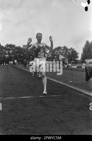 Leichtathletik Spiele Frauen und Männer, Breda; nein 6a: P. Vo 1. 300 Meter Jungen-A; Nr. 8a: Ziel 400 Meter hier zuerst J. van Goldberg, 17. Juli 1970, Athlet Stockfoto