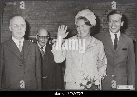 Serie 018-0060 bis 018-0062 Beatrix und Claus besuchen den Staatsrat, 30. Juni 1965, Besuche, Gespräche, königshaus, Prinzen, Prinzessinnen, Regierungen, Niederlande, 20. Jahrhundert Presseagentur Foto, Nachrichten zu erinnern, Dokumentarfilm, historische Fotografie 1945-1990, visuelle Geschichten, Menschliche Geschichte des zwanzigsten Jahrhunderts, Momente in der Zeit festzuhalten Stockfoto