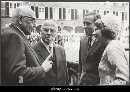Serie 018-0060 bis 018-0062 Beatrix und Claus besuchen den Staatsrat, 30. Juni 1965, Besuche, Gespräche, königshaus, Prinzen, Prinzessinnen, Regierungen, Niederlande, 20. Jahrhundert Presseagentur Foto, Nachrichten zu erinnern, Dokumentarfilm, historische Fotografie 1945-1990, visuelle Geschichten, Menschliche Geschichte des zwanzigsten Jahrhunderts, Momente in der Zeit festzuhalten Stockfoto