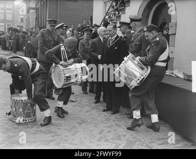 Regiment Schwere Infanterie Chasse bei Grave Major General C.D. Toet, 30. März 1951, INFANTERIE, REGIMENTER, Niederlande, Presseagentur des 20. Jahrhunderts, Foto, Nachrichten zum erinnern, Dokumentarfilm, historische Fotografie 1945-1990, visuelle Geschichten, Menschliche Geschichte des zwanzigsten Jahrhunderts, Momente in der Zeit festzuhalten Stockfoto