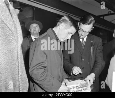 Reims in Rotterdam, Ankunft des Rotterdamer Teams, Kopa, 12. März 1963, Ankunft, Teams, Niederlande, Foto der Presseagentur des 20. Jahrhunderts, zu erinnerende Nachrichten, Dokumentarfilm, historische Fotografie 1945-1990, visuelle Geschichten, Menschliche Geschichte des zwanzigsten Jahrhunderts, Momente in der Zeit festzuhalten Stockfoto